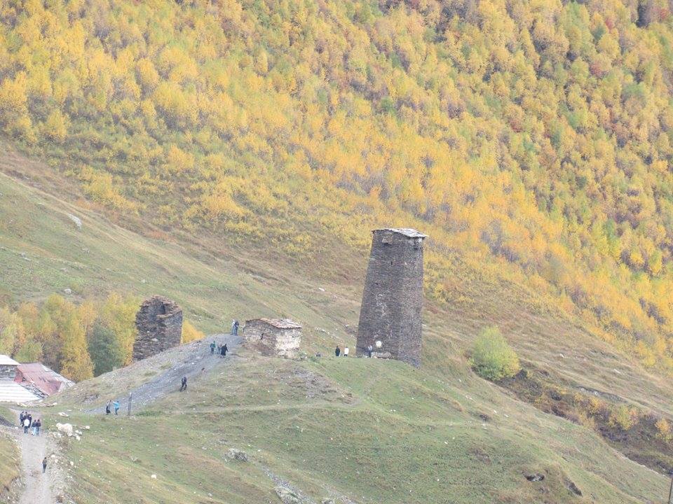 მესტიისა და ზემო სვანეთის ეპარქიაში, მეუფე ილარიონის ლოცვა-კურთხევით და მონდომებით უკვე მეექვსე წელია რაც წმინდა ილარიონ ქართველის სახელობის სკოლა-გიმნაზიაა დაფუძნებული KARIBCHE